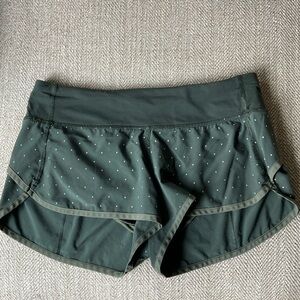 Reflective speed up short, low rise size 6
